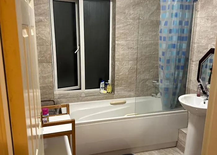 Shared Male Хостел Сводз