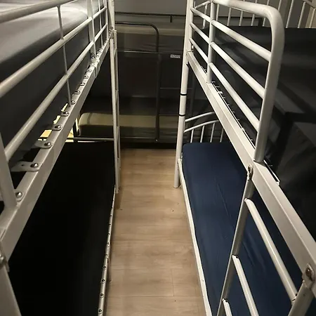 Airport Private For 6 Hostel *