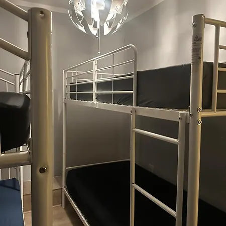 Airport Private For 6 Hostel
